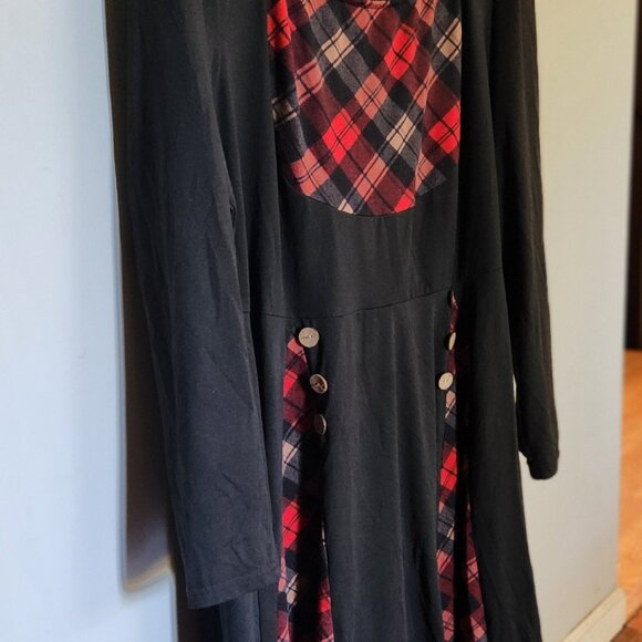 Plaid peek-a-boo winter dress - Picture 2 of 5